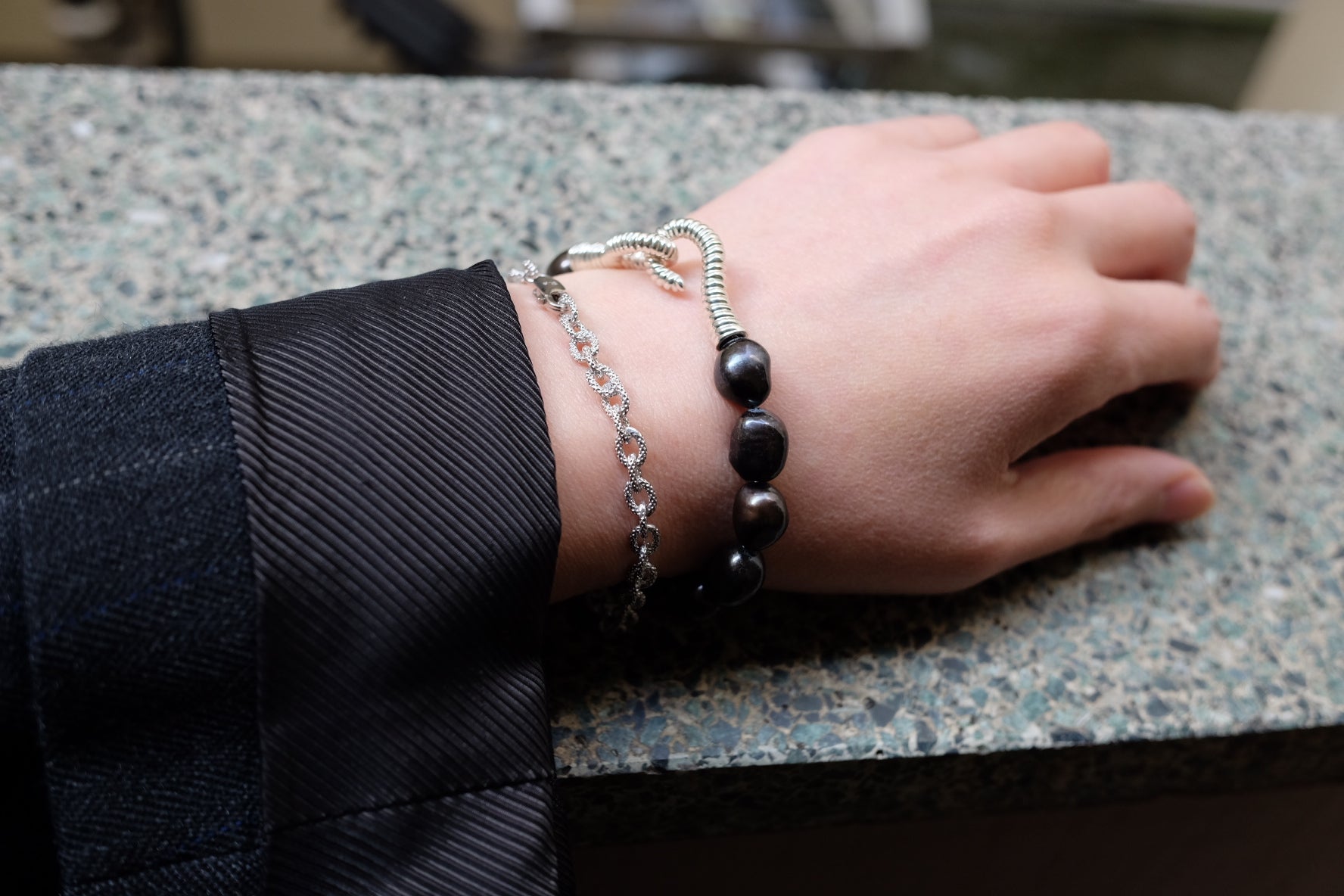 R.ALAGAN チャコール パール ブレスレット 60.500円 ブラック CHARCOAL PEARL BRACELET – DRESDEN the mallow*