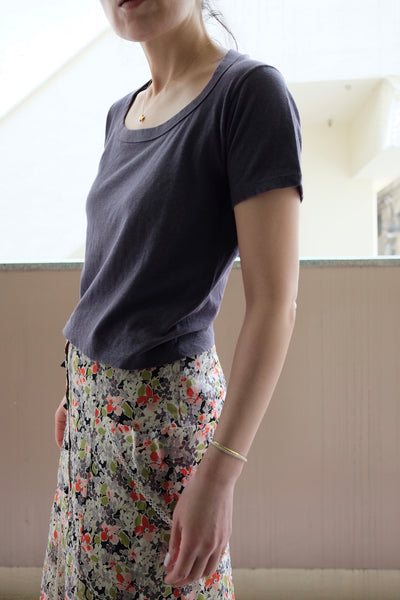 Trapezoid neck T-shirt