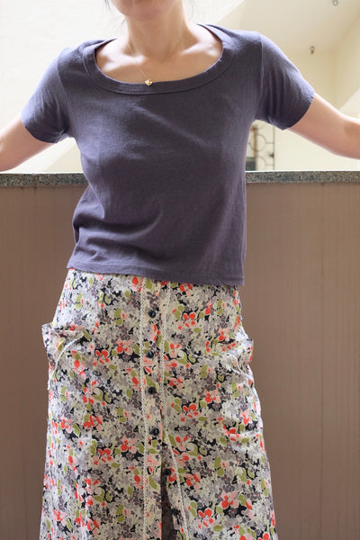 Trapezoid neck T-shirt