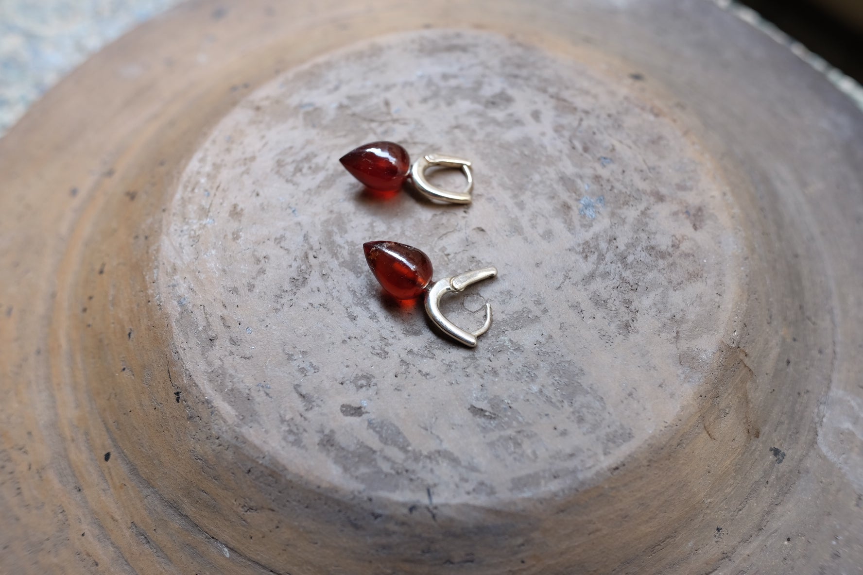 r.alagan DEWDROP STONE HOOPS mariha 天然石 r.alagan DEWDROP STONE HOOPS mariha 天然石