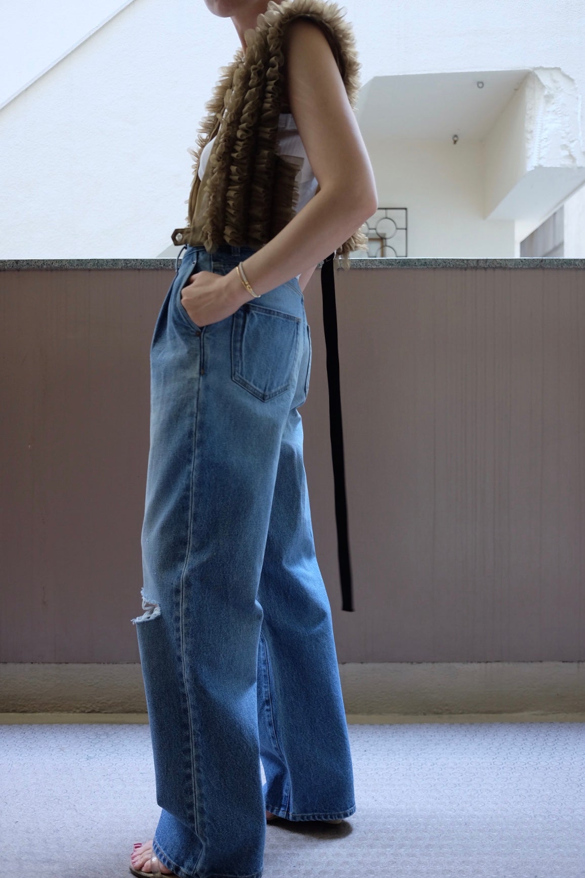 Damaged straight denim pants