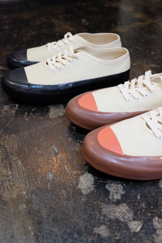 CANVAS SNEAKERS
