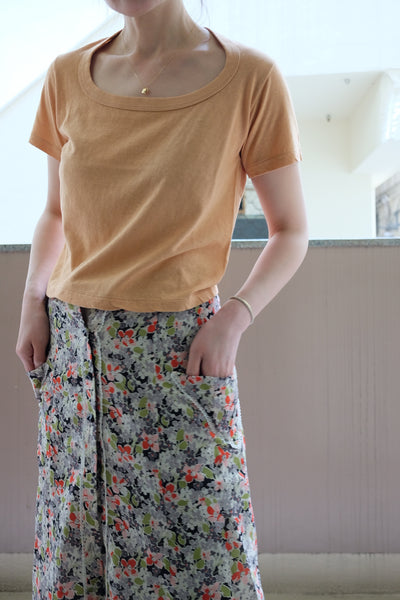 Trapezoid neck T-shirt