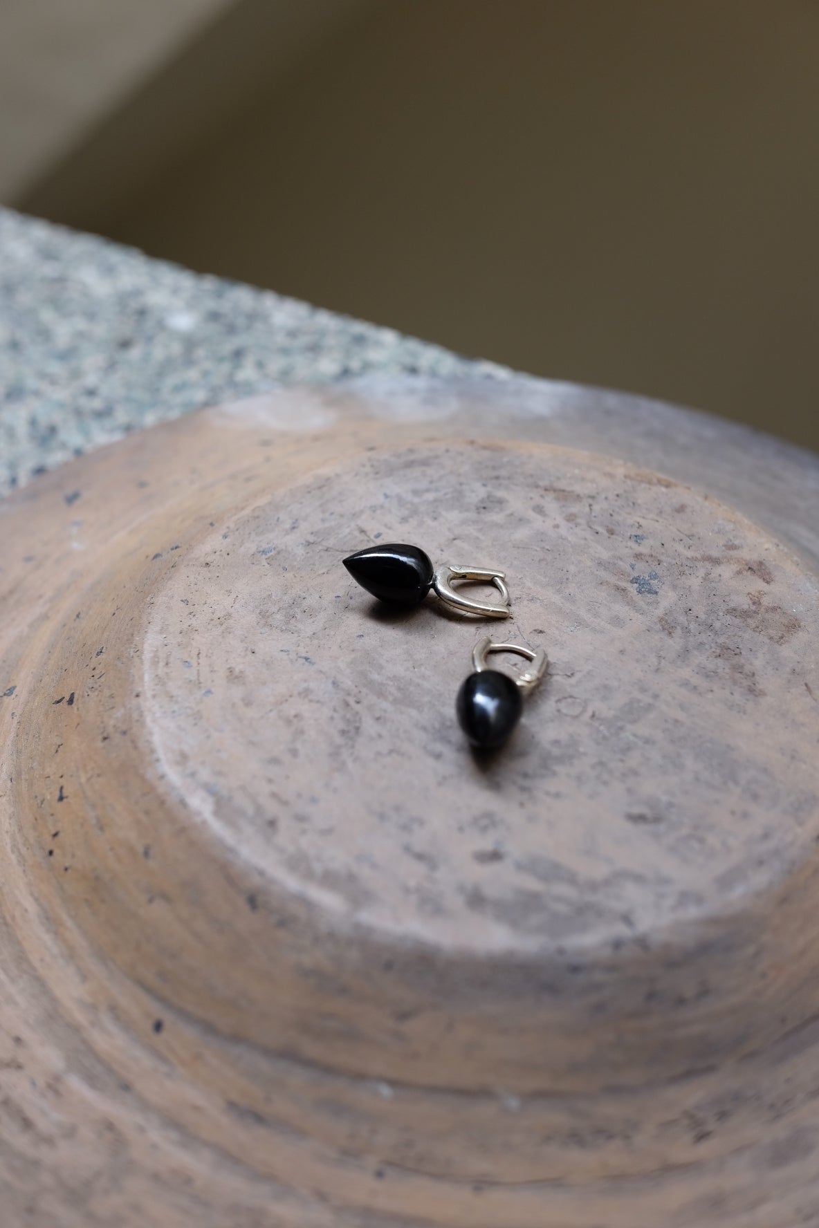 r.alagan DEWDROP STONE HOOPS mariha 天然石 r.alagan DEWDROP STONE HOOPS mariha 天然石