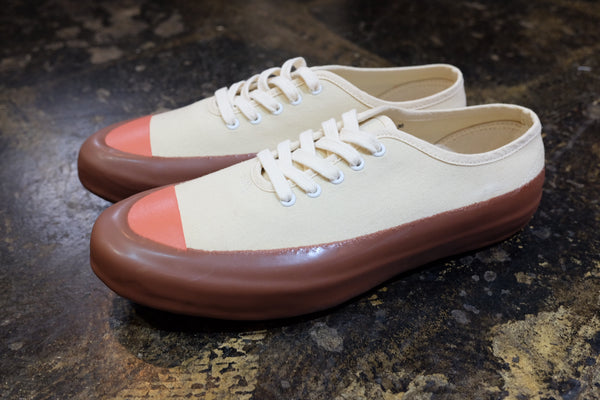 CANVAS SNEAKERS