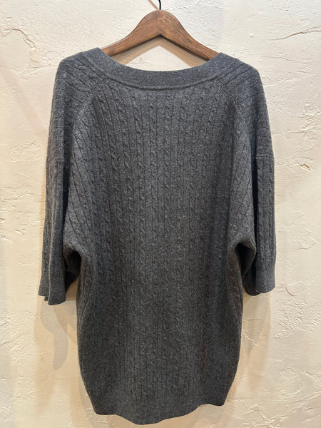 Cable half sleeve knit