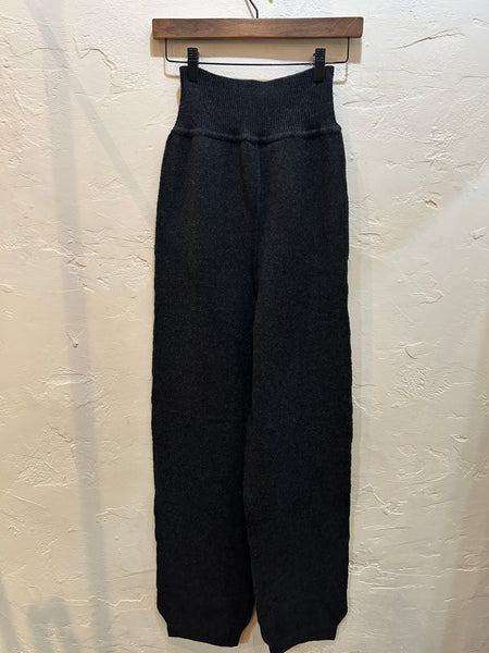 loose fit trousers